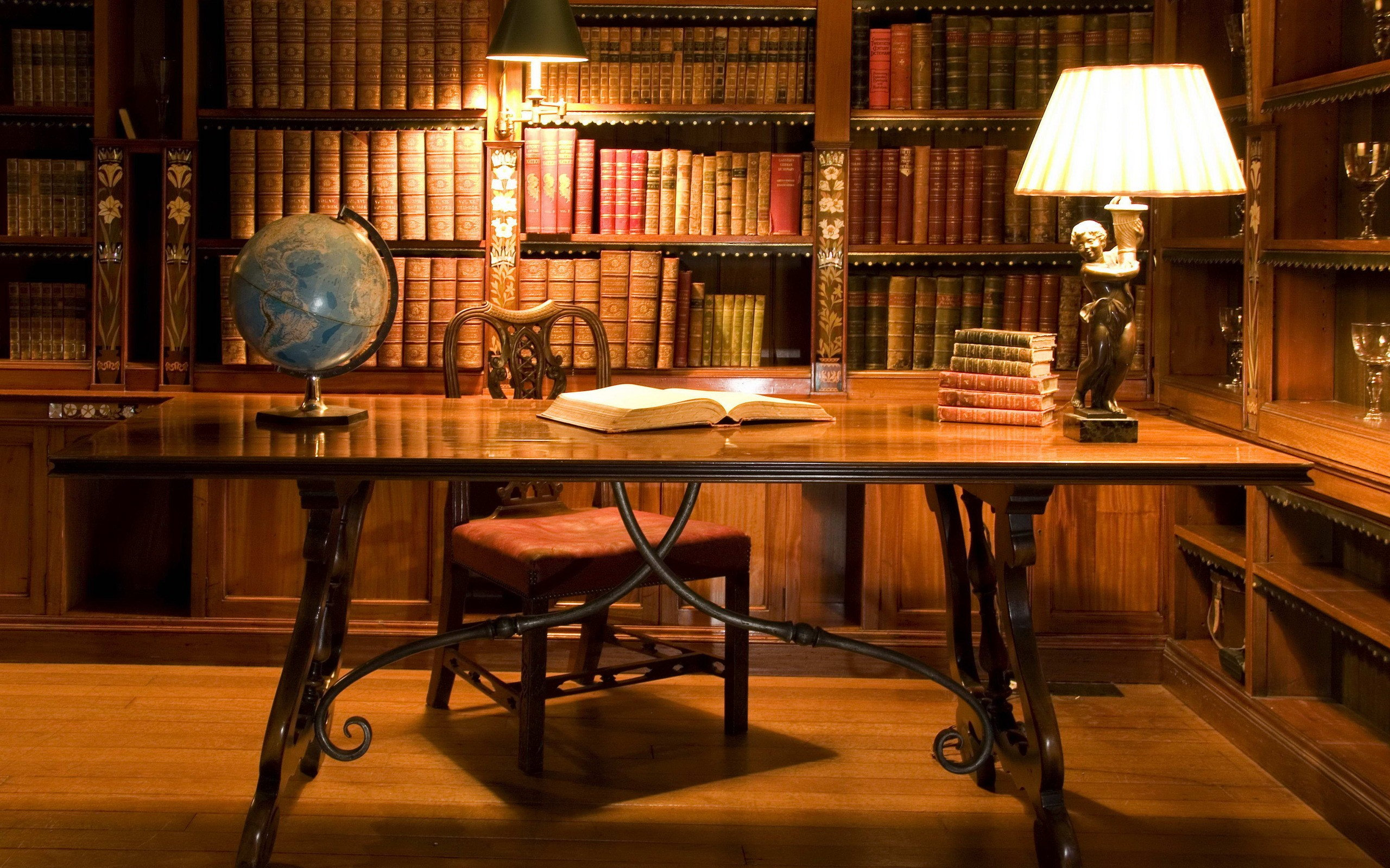 Study_in_the_library_2560x1600